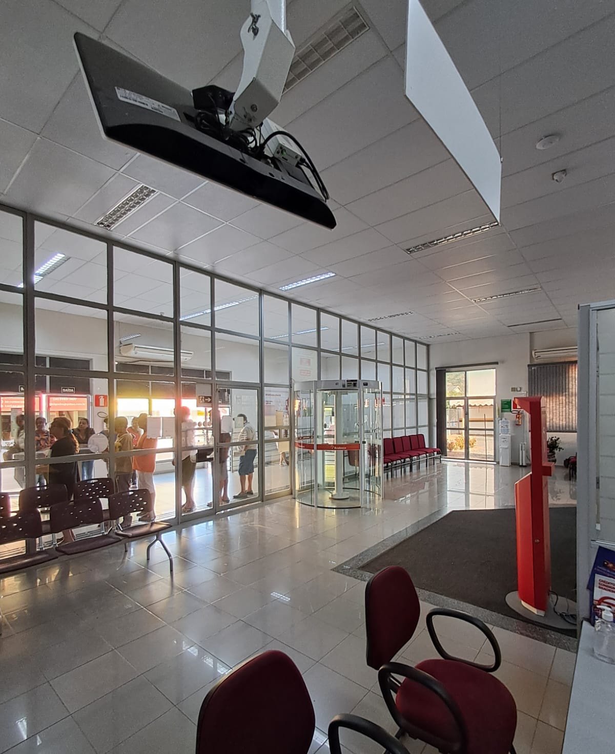 Entrada e área de espera do imóvel comercial em Brasilândia de Minas