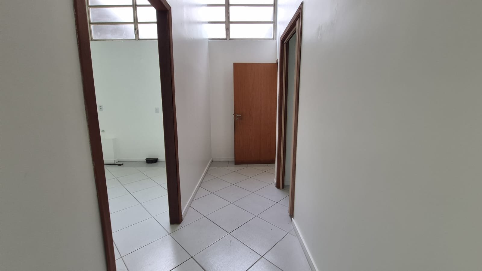 Corredor de distribuição das salas de apoio